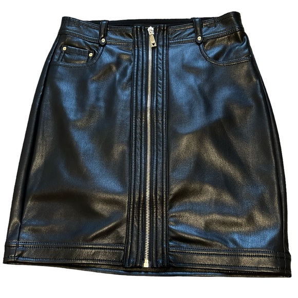 GUESS Black size 2 Buttery Soft Vegan Leather Skirt w/ full length front zipper - Picture 2 of 6